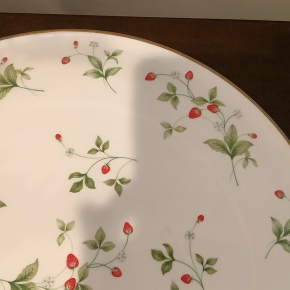 Christopher Stuart Strawberry Field Cake Plate 🍓 - Picture 3 of 7